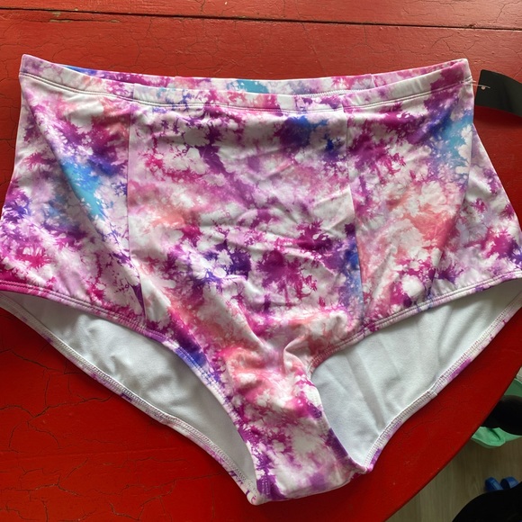 NWT Torrid tie-dye peplum swim set. 1X/2X - Picture 7 of 7